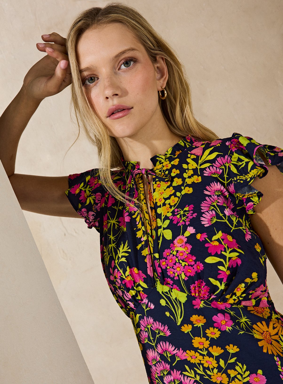 EVERBELLE Navy Floral Tiered Midaxi Dress 18 - Image 3 thumbnail